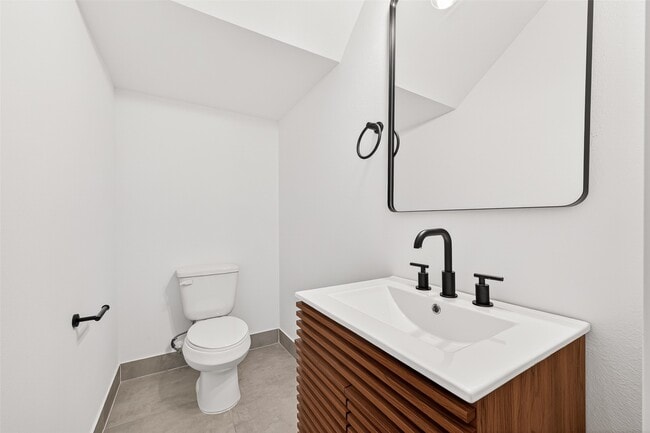 Building Photo - 328 Neyland St