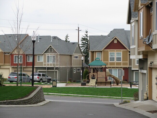 Building Photo - 1652 NW Shadow Hills Lane ~ Excellent Beth...