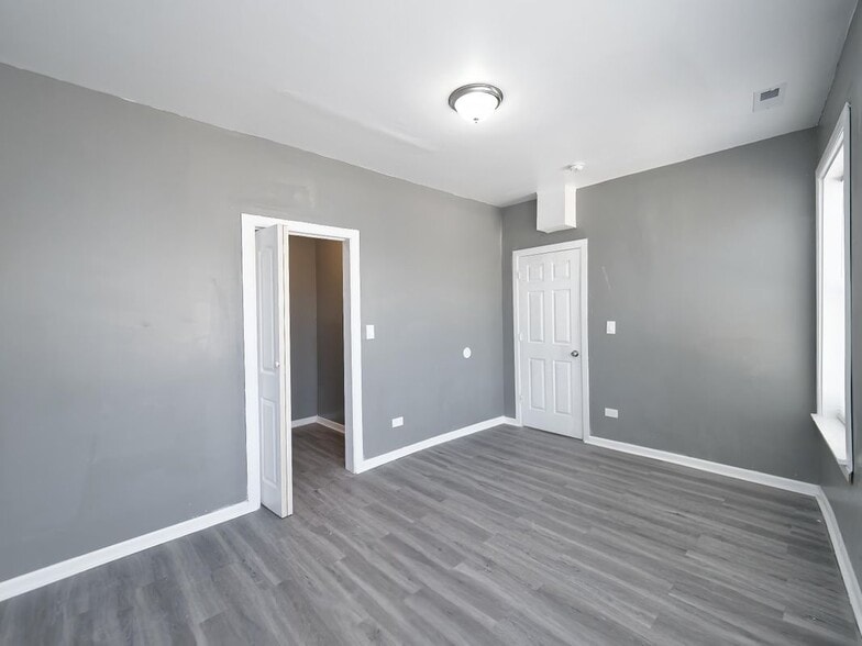 Building Photo - 346 N Laramie Ave
