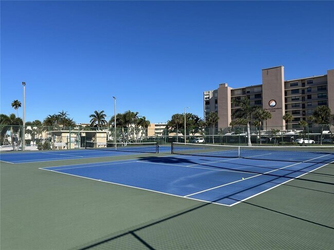 Building Photo - 7625 Sun Island Dr S