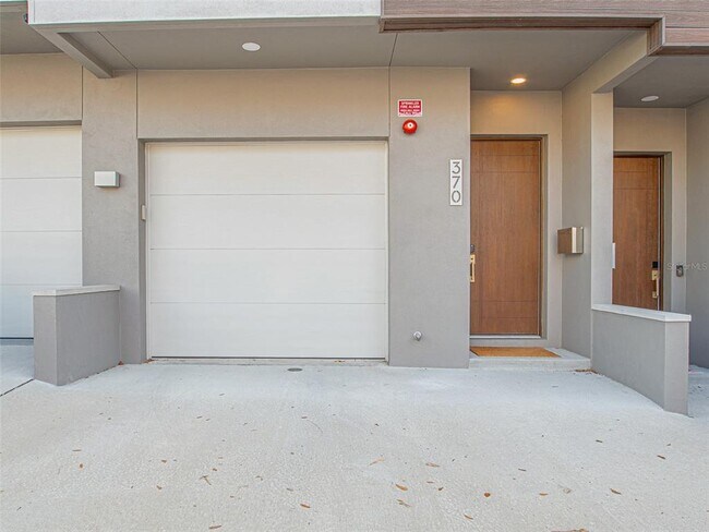 Building Photo - 370 6th St S