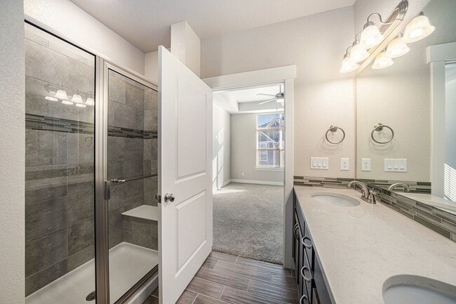 Building Photo - 3B/2B Condo in the Flats at Centerra Now A...