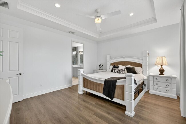 Building Photo - 9624 SW Royal Poinciana Dr