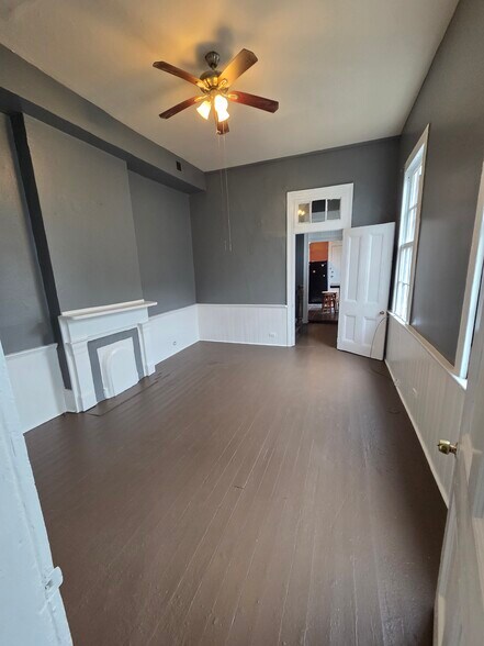 Building Photo - 2213 Baronne St