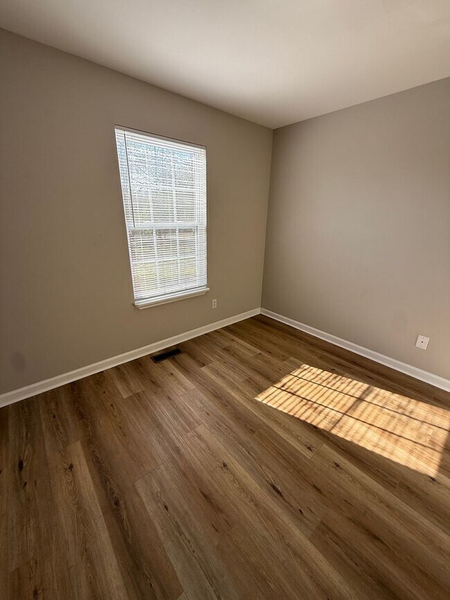 Building Photo - Beautiful House with Privacy