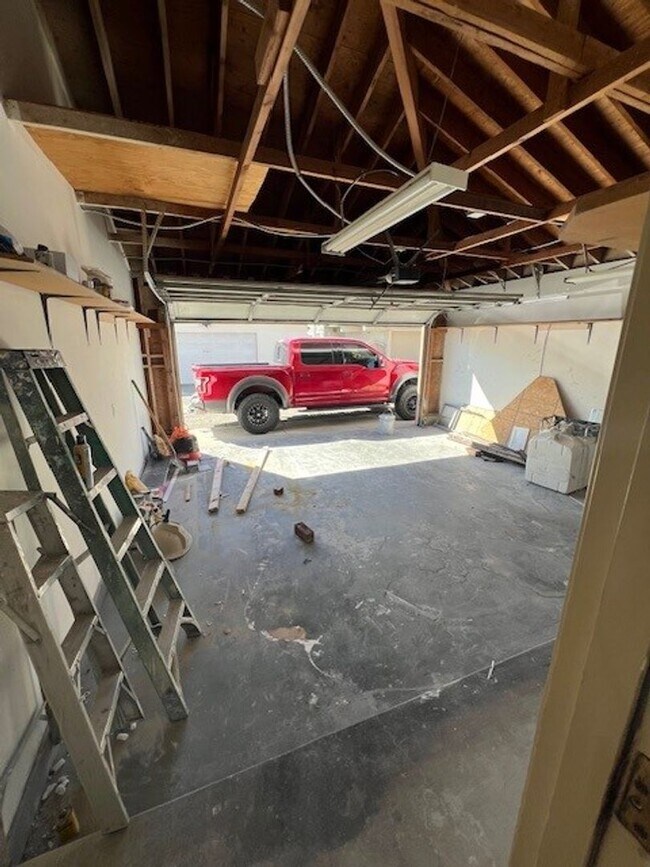 Building Photo - 1110 W 163rd St