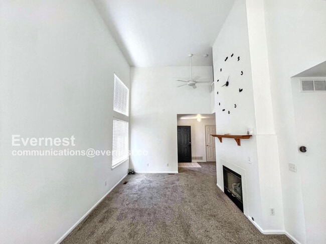 Building Photo - 502 W 114th Way
