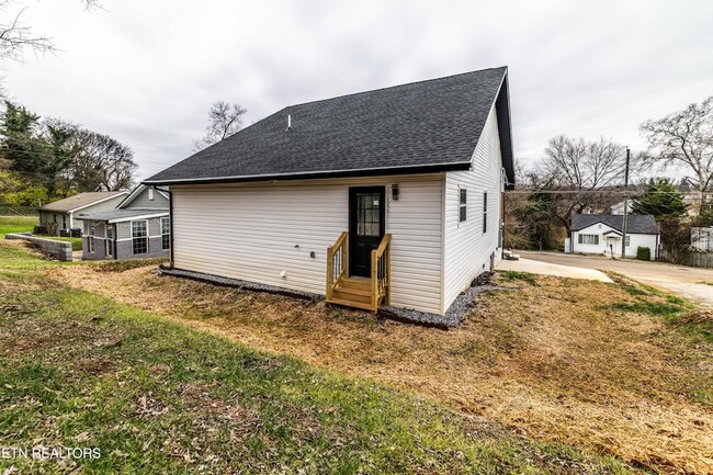 Building Photo - 3412 Ashland Ave