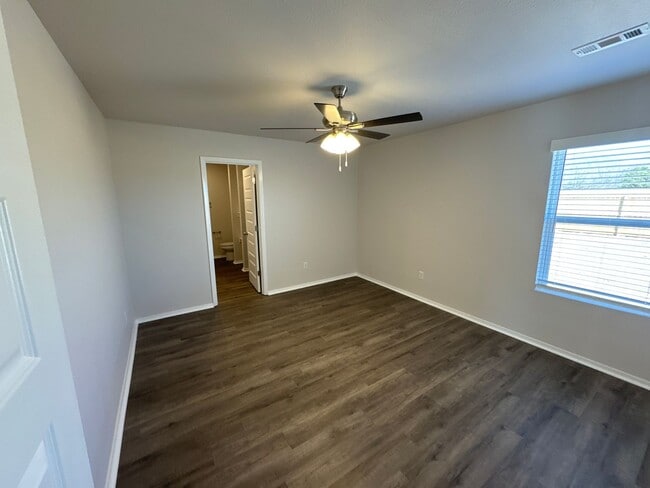 Building Photo - *Pre-leasing* Three Bedroom | Two Bath Hom...