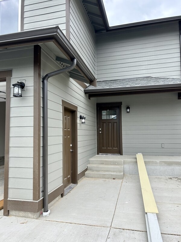 Building Photo - 612 Mead Ave