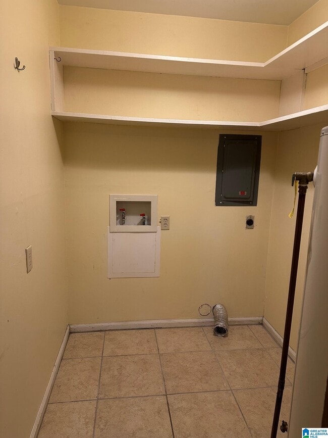 Building Photo - 3208 Westbrook Dr