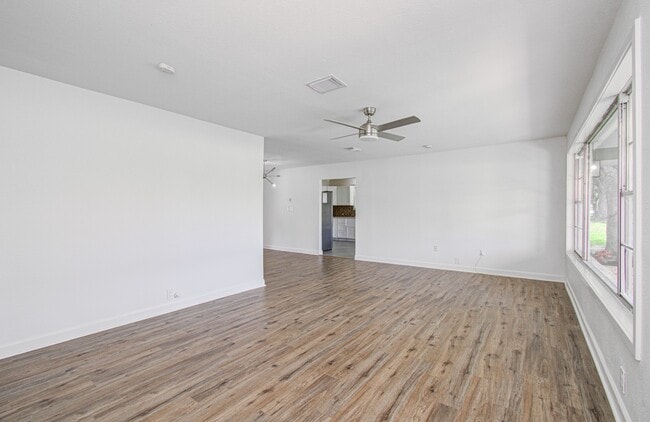 Building Photo - 709 S McCarty Ave