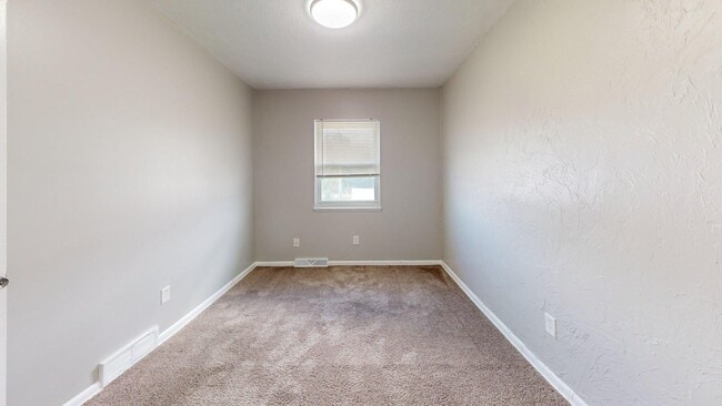 Building Photo - 630 Abbe Rd S