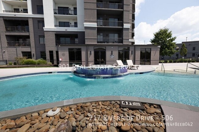 Building Photo - 717 Riverside Dr