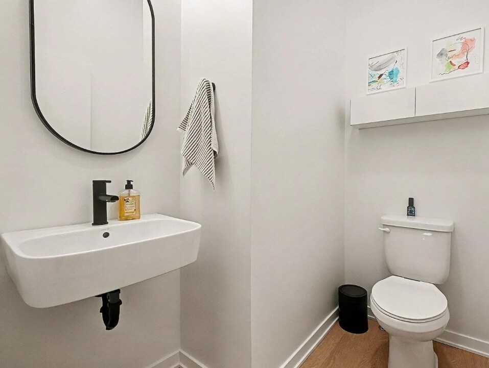 Building Photo - 5302 Elmwood Plz