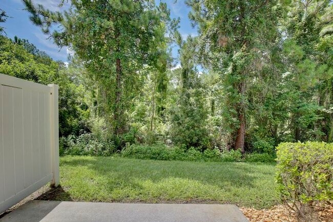 Building Photo - Stylish 3/2.5 Townhome with Open Floor Pla...