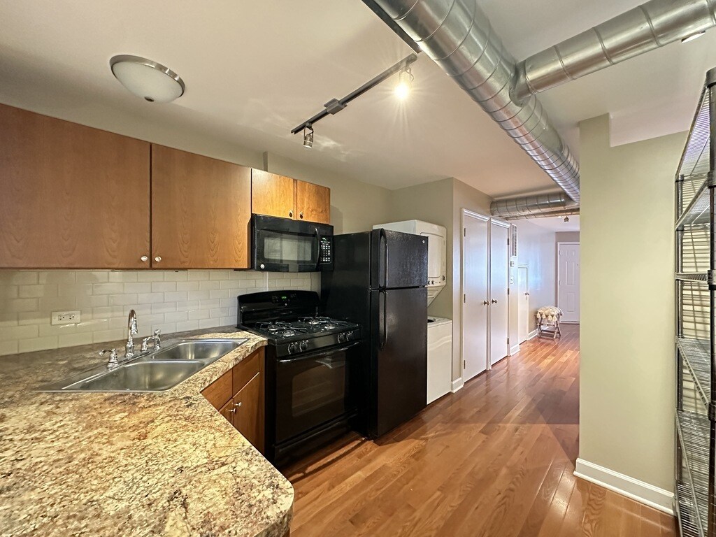 Building Photo - 674 N Orleans St