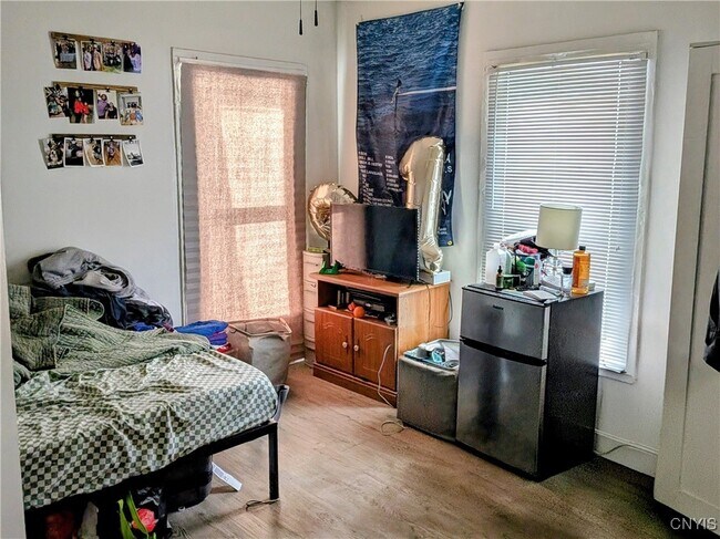 Building Photo - 77 Lincoln Ave