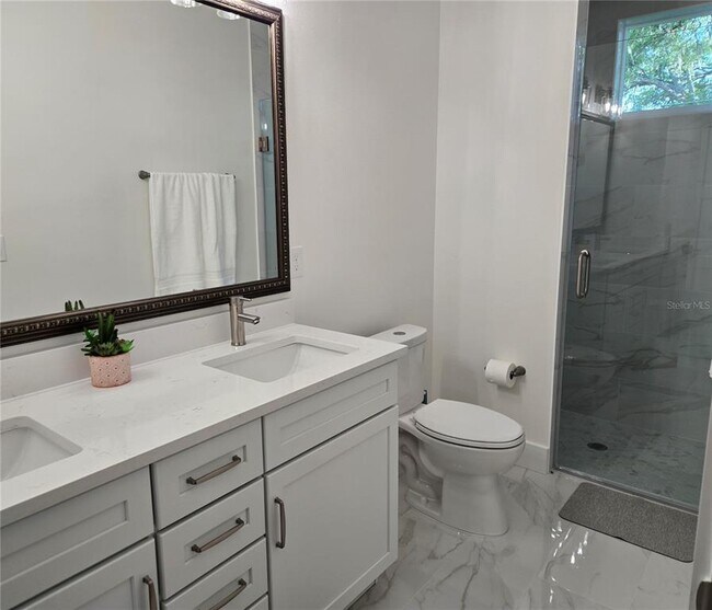 Building Photo - 106 Lake Dr