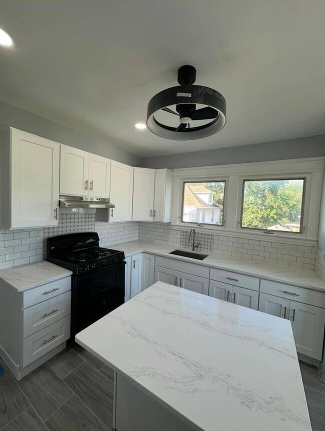 Building Photo - 291 Potter Ave