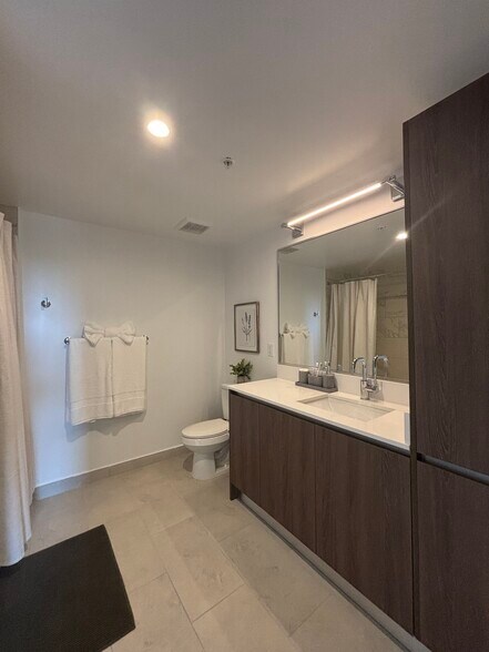 Building Photo - 2445 NE 183rd St