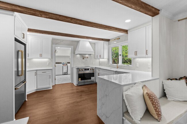 Building Photo - 5704 Woodside Ave