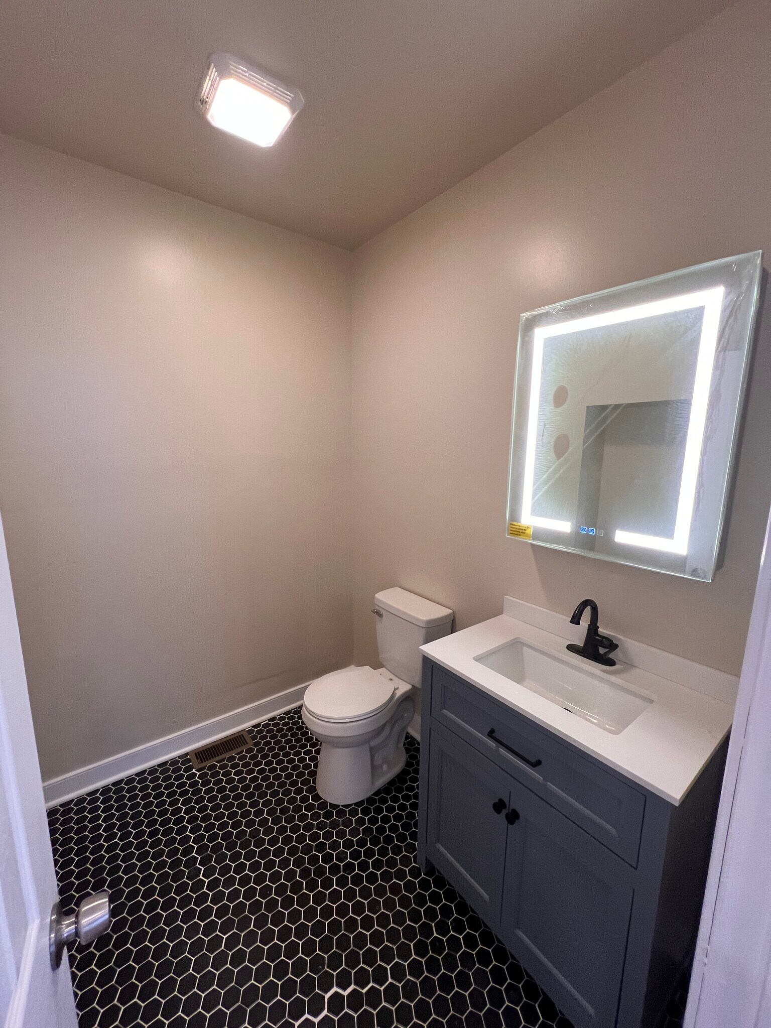 Building Photo - 1005 W High St