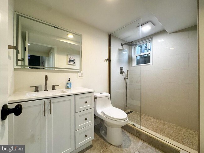 Building Photo - 10712 Warwick Ave