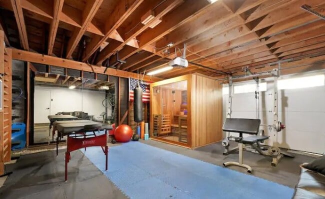 Building Photo - 3172 Manistee Dr