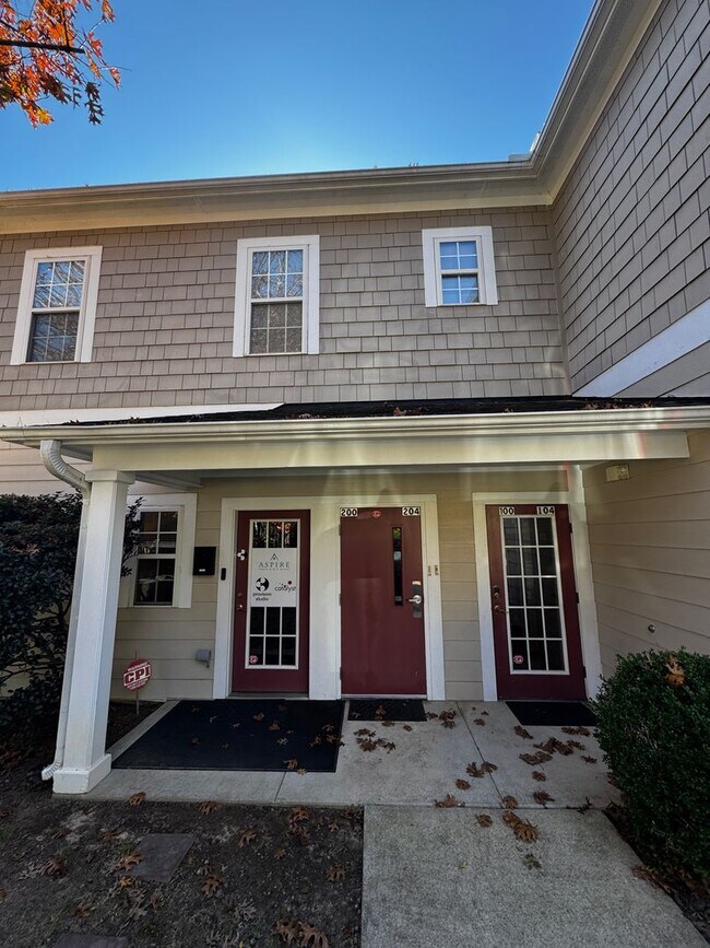 Building Photo - Available now!  Spacious 2BR/2BA Apartment in Downtown Raleigh