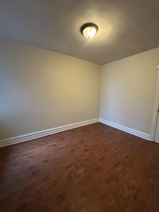 Building Photo - 5 Bedroom in Uptown Hbg - Section 8 accepted.