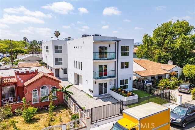 Building Photo - 2055 S Garth Ave