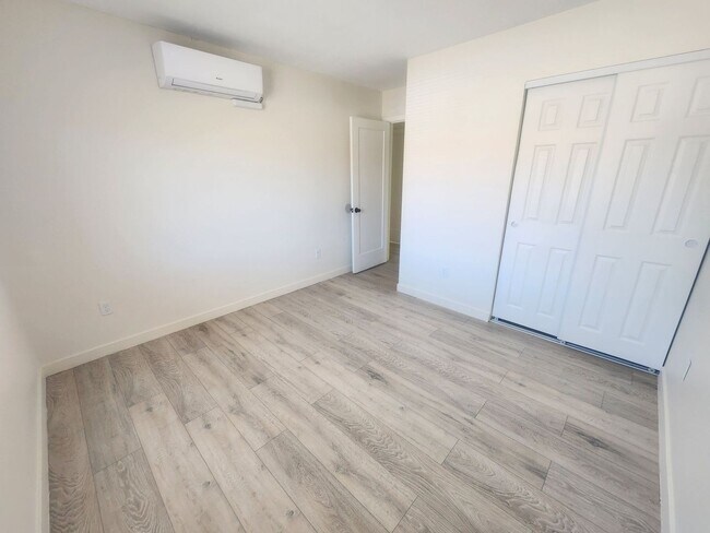 Building Photo - 74052 Pinon Dr
