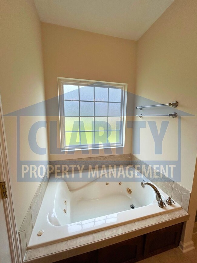 Building Photo - Beautiful 3-bedroom home!