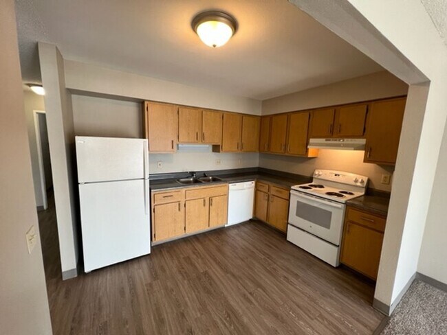 Building Photo - Conveniently Located Downtown Apartment!