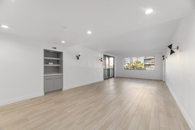 Building Photo - 1118 3rd St