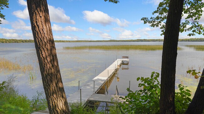 Building Photo - 15955 Bayview Dr NE