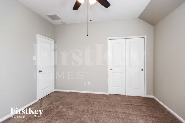Building Photo - 1518 Brook Hollow Dr