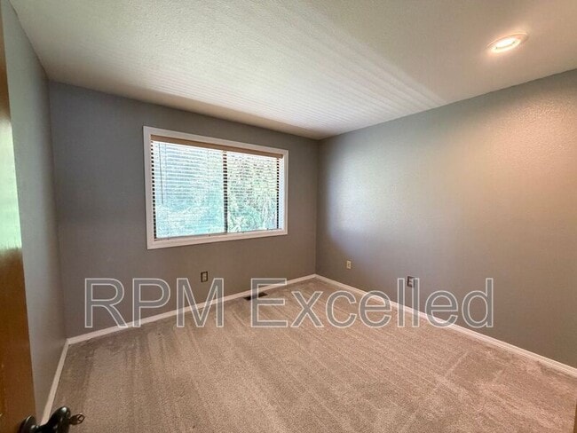 Building Photo - 4925 Mill Pond Dr SE