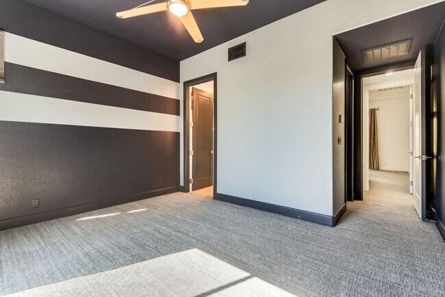 Building Photo - Luxury Summerlin Living in Gated Canyon Cr...