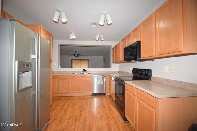 Building Photo - 2797 E Mineral Park Rd