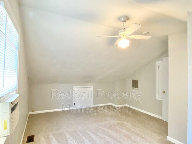 Building Photo - 802 Tiverton Pl