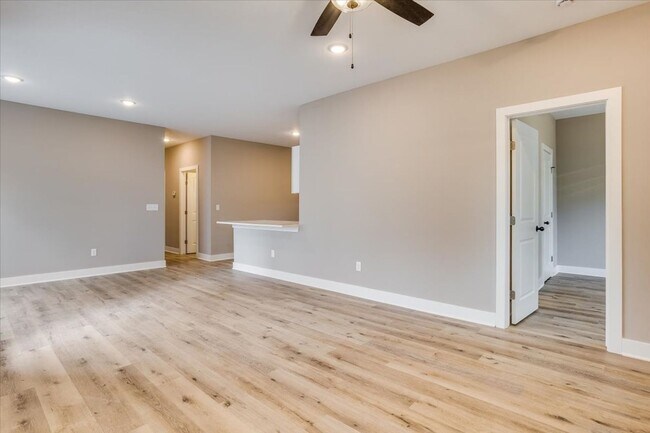 Building Photo - 5415 N Sandkey St