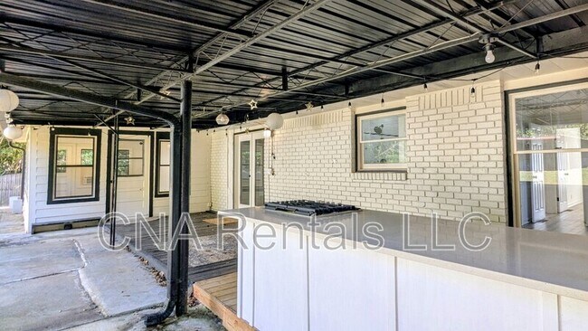 Building Photo - 4444 Hide a Way Dr