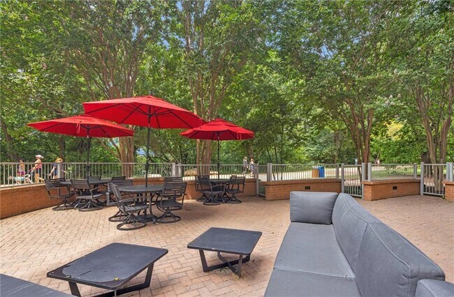 Building Photo - 54 Rainey St