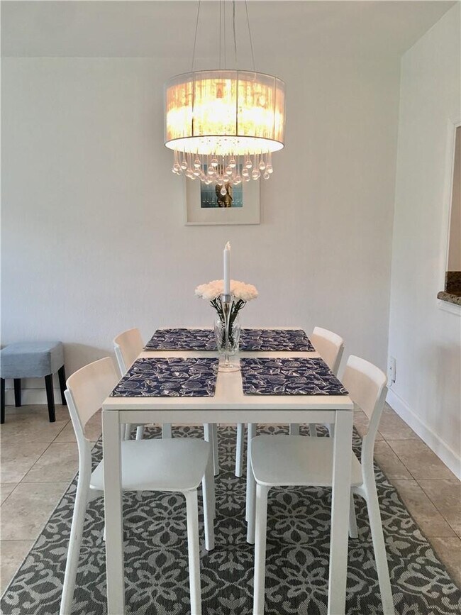 Building Photo - 619 Orton Ave