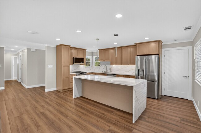 Building Photo - 2833 Sandbrook Ct