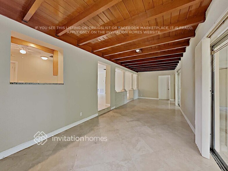 Building Photo - 2720 SW 15th Ct