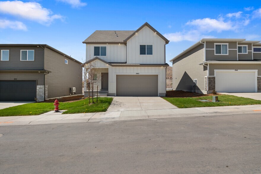 Primary Photo - 1943 N Fireball Ln