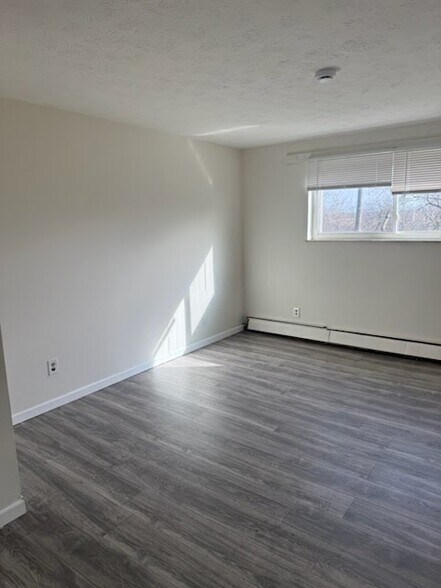 Building Photo - 2324 Iroll Ave